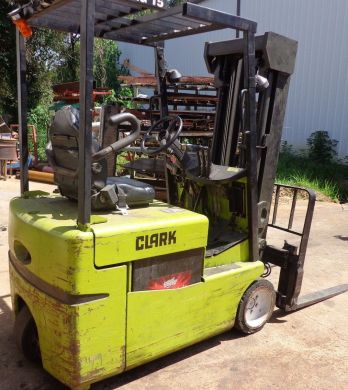 CLARK ELECTRIC FORKLIFT TMG15 - SIDE SHIFTER AND KODIAK 18K865B1 CHARGER USED